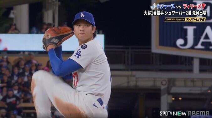 【写真・画像】大谷翔平、衝撃49号でMVPトリオ“揃い踏み” ベッツとハイタッチ、フリーマンがお辞儀…共演する3人に「圧巻」「最強トリオだな」　1枚目