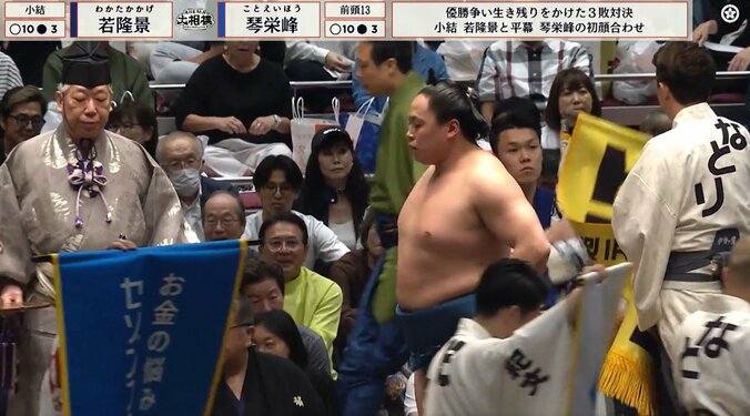 「懸賞旗より派手やんw」「さすがに目立つ」人気力士の取組で“ひと際”の存在感 レジェンドの姿にネット驚き 2枚目