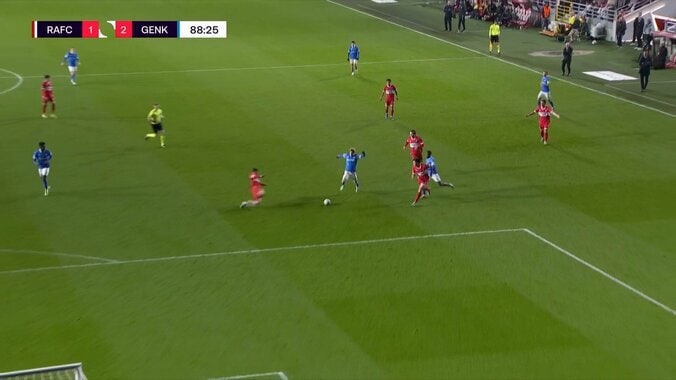 伊東純也、相手をいなす極上ドリブル＆ワンツーで決定機演出「いい崩し」「さすがやで」圧巻キャリーにファン興奮 4枚目