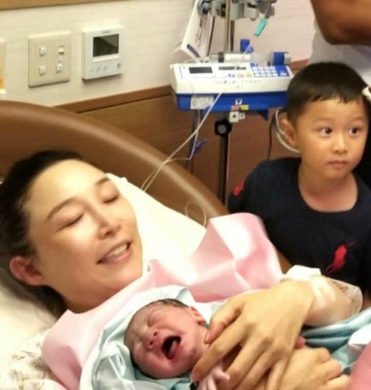 小原正子、長男が立ち会った第3子の出産「しっかり落ち着いて見守ってくれました」