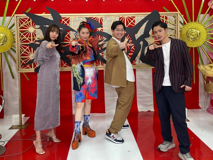 百田夏菜子と鈴木愛理ら“同級生ステージ”に絶賛の声！ももクロが大晦日に50組超の豪華アーティストらと歌の祭典『第6回 ももいろ歌合戦』