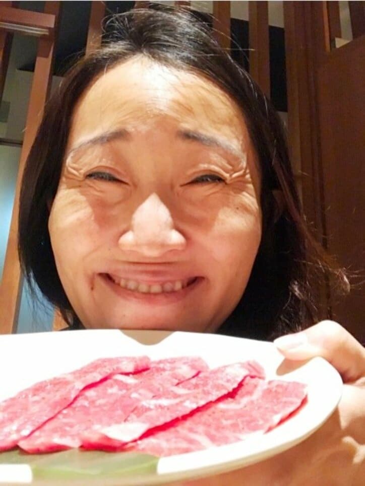 キンタロー。夫と一緒に焼肉へ「食い意地がはってますからーーー」