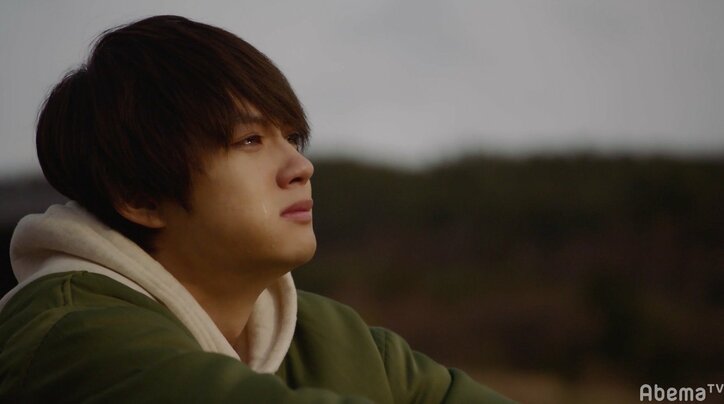 再婚する母親を思い身を引く息子…佐野勇斗の繊細な演技が涙を誘う「僕だけが17歳の世界で」第4話