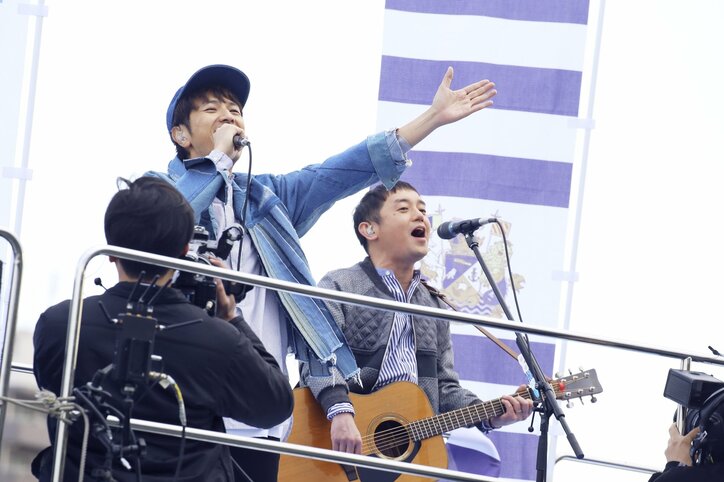 ゆず、船上ライブで隅田川の空に「栄光の架橋」響かせる＆ツアー3公演追加決定