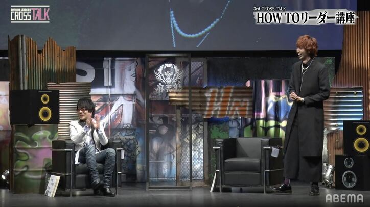 “W寂雷”でM-1出場!? ヒプマイ声優・速水奨とヒプステ俳優・鮎川太陽が息ピッタリのフリップ芸を見せる