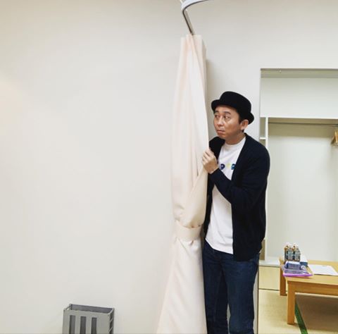 かわいすぎるだろ 有吉弘行 お茶目なオフショットを公開しファン絶賛 話題 Abema Times