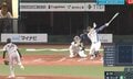 なんで…!? 日ハム・万波中正、衝撃の“変態打ち”「どんな打ち方w」「すげえな」超スローカーブ→とんでもない体勢で“爆速ヒット”