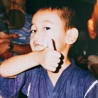 成田凌、子供時代の写真に反響「かわいすぎて悶絶」「幼少期からイケメン」