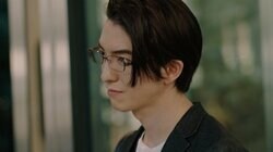 前田公輝の知的メガネ&スーツ姿にファン悶絶「美しさに息が止まりそう」「ビジュ表情言葉遣い全部最高」『会社は学校じゃねぇんだよ 新世代逆襲編』