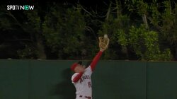 「ナイスキャッチがすぎる」大谷翔平の同僚、今季3度目の超ホームランキャッチに「今季No.1」称賛の嵐