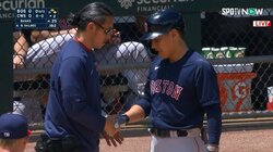 吉田正尚、死球に顔をゆがめる 抜けた速球が右手首付近を直撃し球場からどよめき