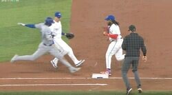 あわや大惨事！ 大谷翔平のスピードがヤバすぎる瞬間　相手選手が飛んだ… 衝突寸前の激走対決「ヒヤヒヤするわ」「思わず声出た」