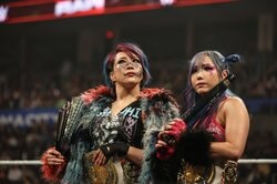 もはや芸術…人気日本人女子レスラー、鮮やか“毒霧”噴射の決定的瞬間を捉えた写真が大バズり「お見事です」