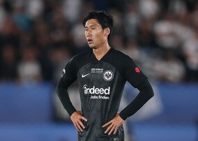 鎌田大地がケルン戦欠場か…体調不良で練習欠席、フランクフルト指揮官が明かす