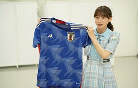 「本気で影ちゃんしか勝たん」矢部浩之＆影山優佳が日本代表新ユニを芸能人初着用！ ただ話題をさらったのは影山さんの分析力「すごすぎてスタッフ笑ってもうてる」