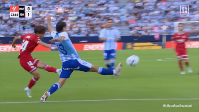 「凄いコースに凄い弾道」久保建英、時速102キロのスーパーゴール！7試合ぶり先発で開始3分に一発回答「ワールドクラスだ」「めっちゃ綺麗」 4枚目