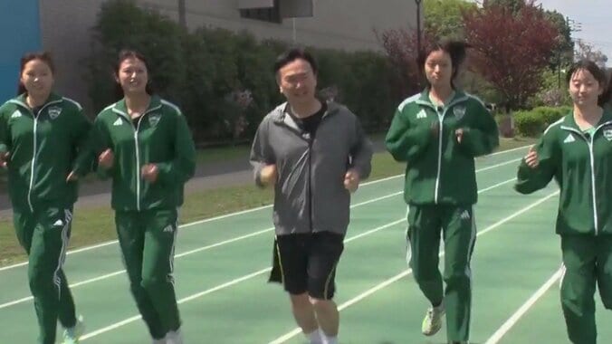 かまいたち山内、青学女子陸上部とのトレーニングでニヤケ顔「よくないですよ本当に」相方・濱家から厳重注意 5枚目
