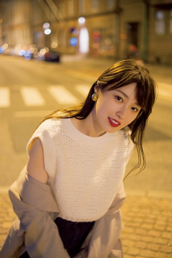 乃木坂46高山一実が水着＆ランジェリー姿披露の写真集発売、撮影場所は「ずっと憧れていた街」 1枚目