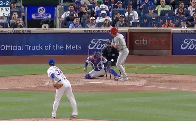 【写真・画像】ボールが消えた…？ 千賀滉大に“打者がイライラ”「あの軌道はキレる」 “お化けフォーク”→バットにかすらず“膝つき三振”「落ちすぎw」　1枚目