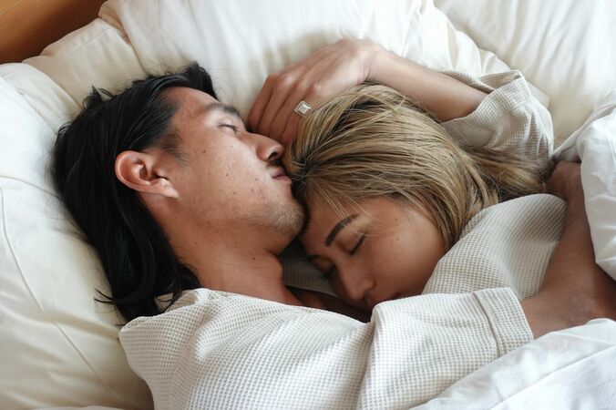 お風呂上りにベッドイン…浮気相手と一線を超えた展開にスタジオ衝撃「こんなの初めて」『隣恋4』#4 5枚目