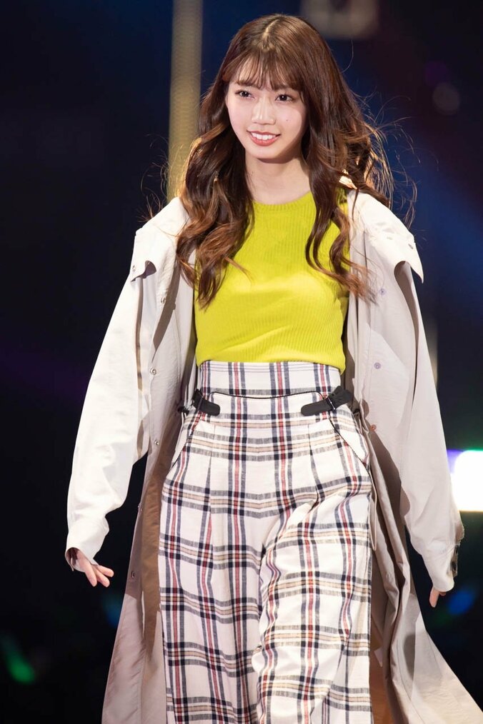 日向坂46が平成最後の『TGC』で3曲ミニライブ、濱岸ひよりが初ランウェイで笑顔を見せる 14枚目