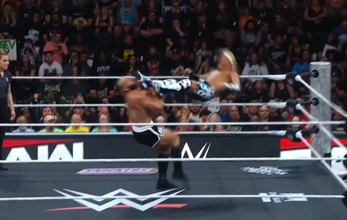 一矢報いた戸澤だったが