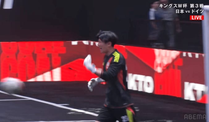 失点を悔やむGK成田雄聖