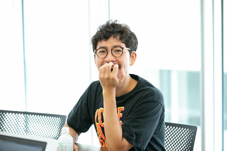 ２代目バチェラー 小柳津林太郎流キステクニック「STEP1 顎に手を添える」