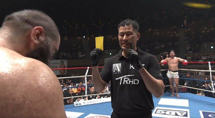 【写真・画像】「完全に余計な一発」魔裟斗が苦言 挑戦者の“追撃”が波紋…ブレイク直後に後頭部へ“ズドン”　2枚目