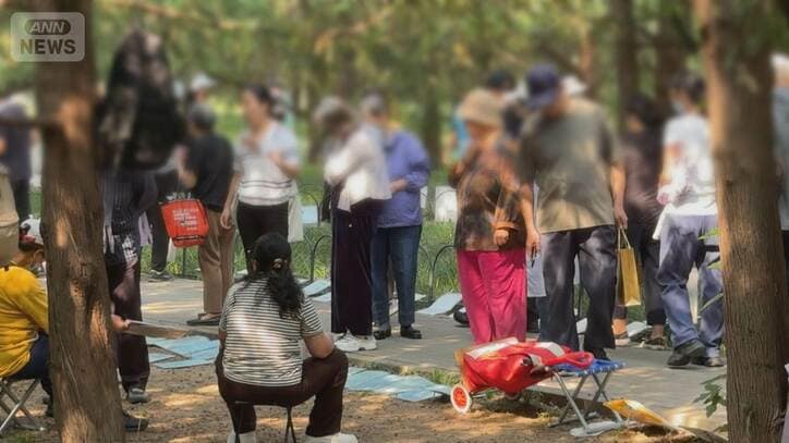 少子化の中国で親が「代理婚活」　公園で我が子の経歴書を手に相手探し　アプリも登場