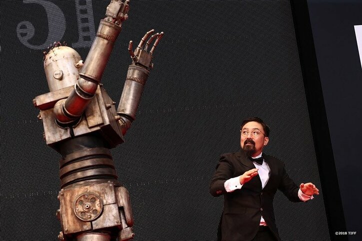 山田孝之主演『ハード・コア』 山下敦弘監督、謎のロボットとレッドカーペットデビュー