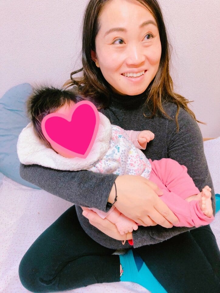 キンタロー 赤ちゃんを抱っこさせてもらい感動 ママの顔 待ち遠しいですね の声 話題 Abema Times