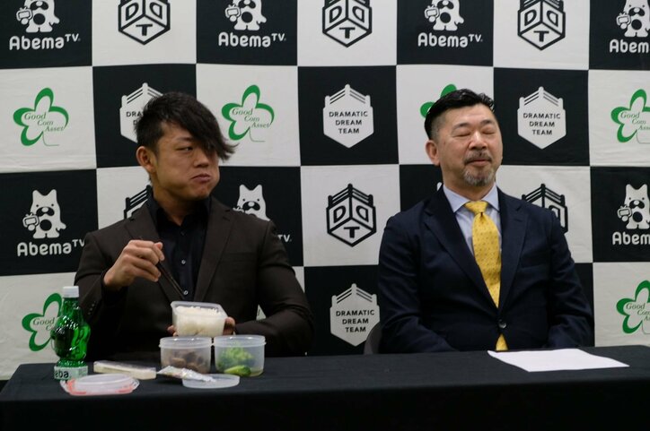 「常軌を逸している」DDT両国大会で丸藤と一騎打ちの遠藤、会見中に弁当＆タンパク質補給で内田会長激怒
