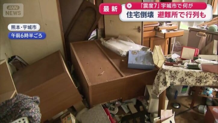 家具や物が散乱