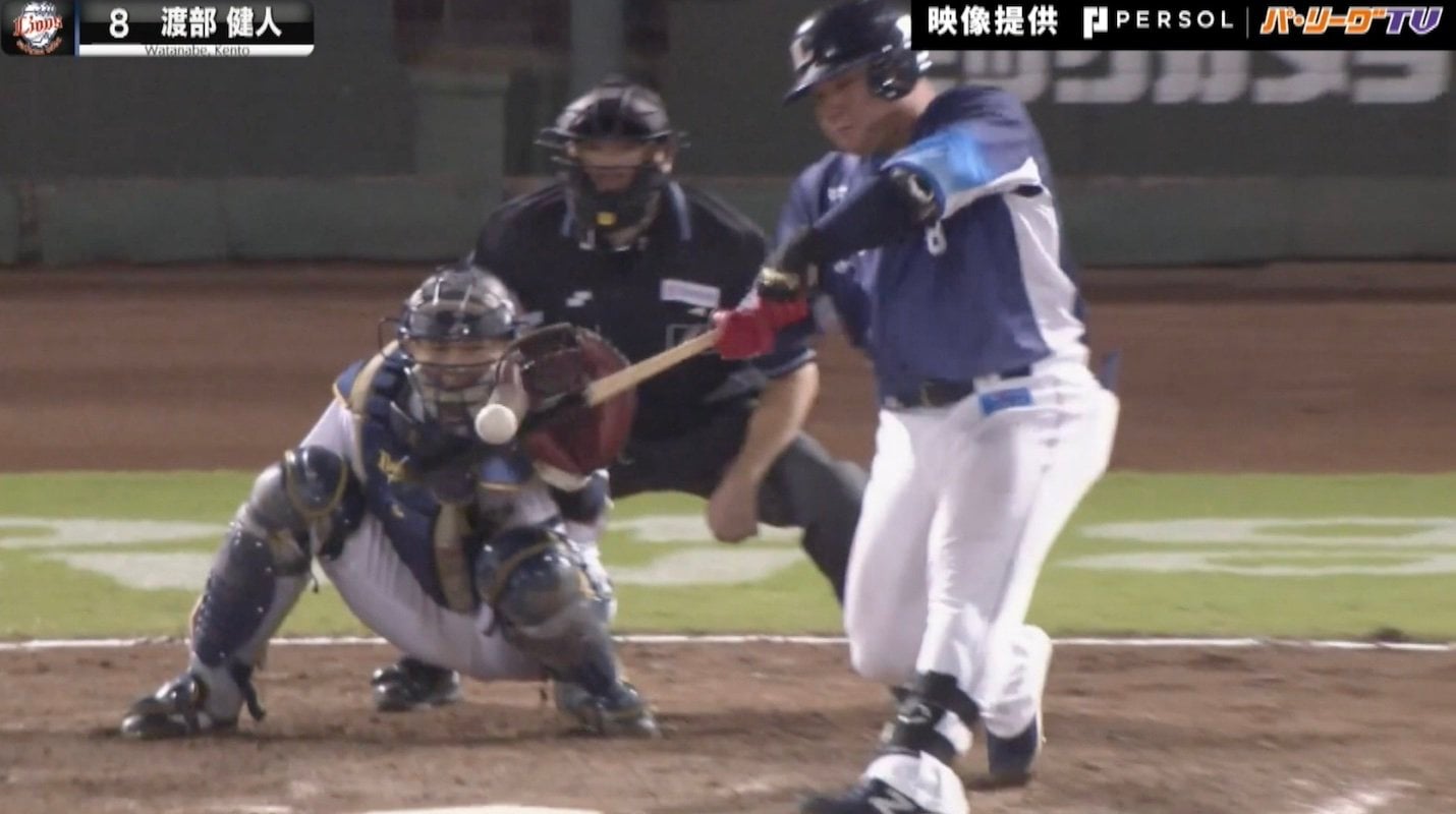 あれ？中村剛也じゃないの？ ユニフォーム替えて試合出てもバレ