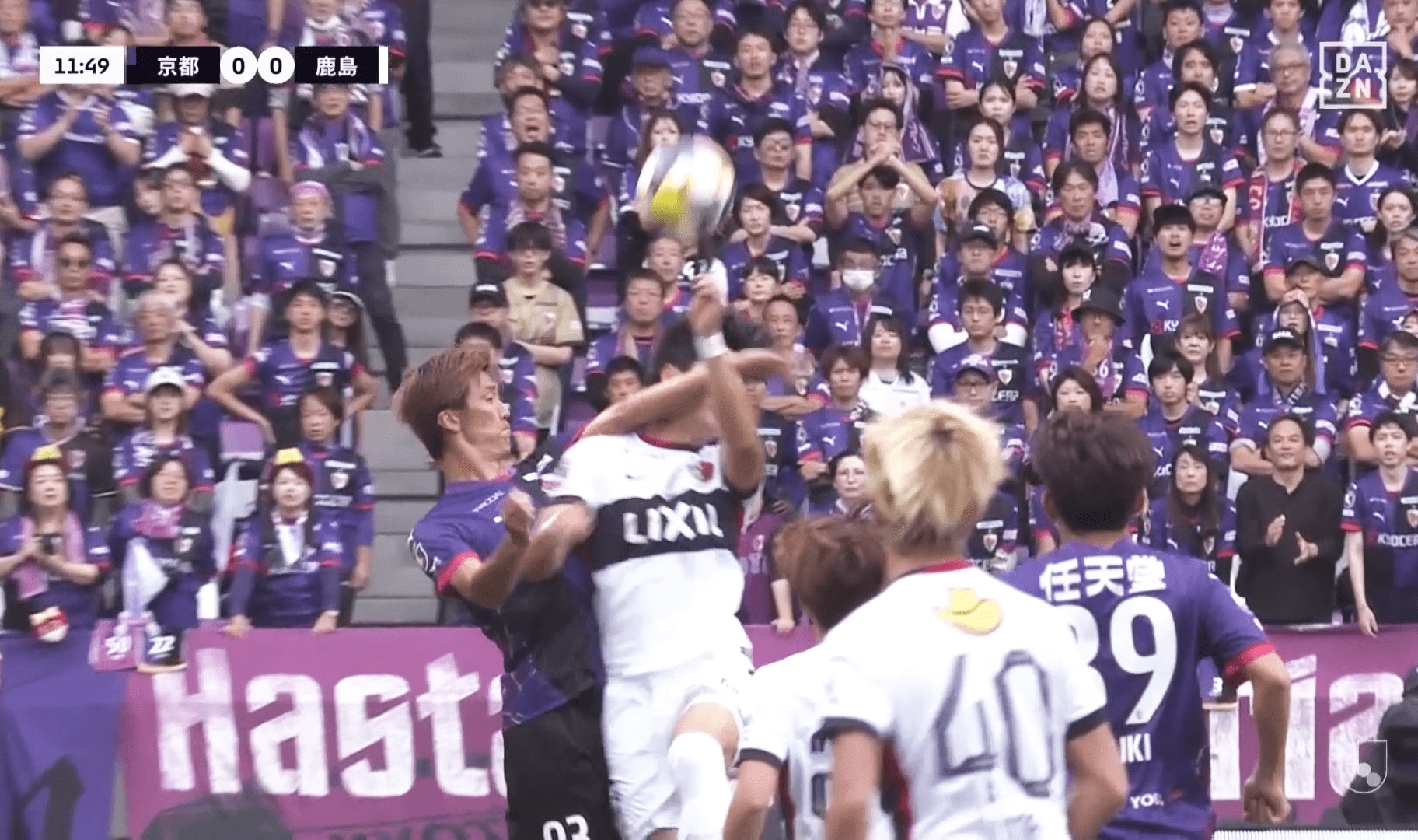 【写真・画像】足が痙攣しても突っ込む！鈴木優磨、魂の“足裏ゴール”が話題沸騰「動き直し凄い」「漢の中の漢すぎる」鹿島を救う劇的同点弾の瞬間　1枚目