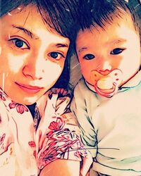 「天使が2人もいる」「素敵なショット」平愛梨、次男“べべック”との2ショットを公開しファン歓喜