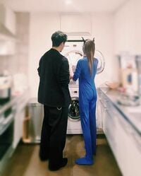 鈴木えみ、ラブラブな夫婦ショットで結婚9周年を報告「いよいよ10年目に突入！」