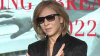 YOSHIKI“サンタ帽”クリスマスソング生演奏