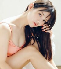 声優・上坂すみれがフォトブックの先行カットを披露　肌見せショットにファン歓喜「麗しゅうございます」