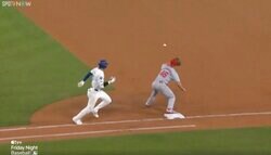 球場騒然… 大谷翔平がやられた！ 鬼肩ショートの“爆速バズーカ送球”で俊足・大谷が刺された瞬間「想像以上にヤバい」「球速エグすぎる」