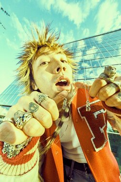 多彩な才能を持つアーティストvividboooyが、ネクストステップとなるEP「HIKARI」を6年ぶりにリリース！フィリピンアーティストとのコラボも実現！