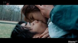 びしょ濡れ馬乗りの激しいキスシーンで気持ちが移る…！？恋人役を演じた男女に心境の変化