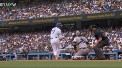 球場騒然！一体、何が起こった…！？ 大谷翔平、“超高速謝罪”がヤバすぎる　審判への“神対応”が世界中で話題に「反応早っ…」「すごい回転」