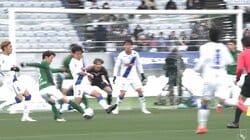 マジックかよ！DF2人の股を抜く驚愕の“ダブル股抜きシュート”が話題「テクえぐいって」圧倒的個人技にファン脱帽