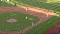 一体、どうすれば…？ 大谷翔平の“爆足”でまさかの展開「そりゃビビる」相手野手が混乱… 全力疾走でエラーを誘う内野安打「速っ！」