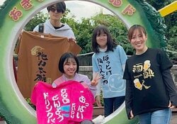 「母娘二代シンママ」16歳で母になり36歳で祖母になった美女、家計を支える職業に「すごすぎ！」驚きの声