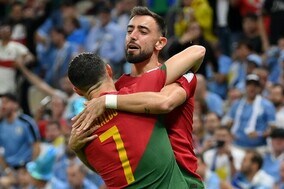 「触ってないんかい」B・フェルナンデスの先制弾が話題！C・ロナウドへのクロスがそのままゴールに！「神の毛」【W杯】