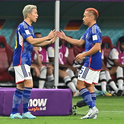 長友佑都が「ブラーボ」連発で浅野拓磨を熱く抱擁！「スターはもっと