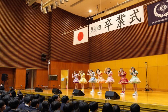 サプライズライブを行ったFRUITS ZIPPER